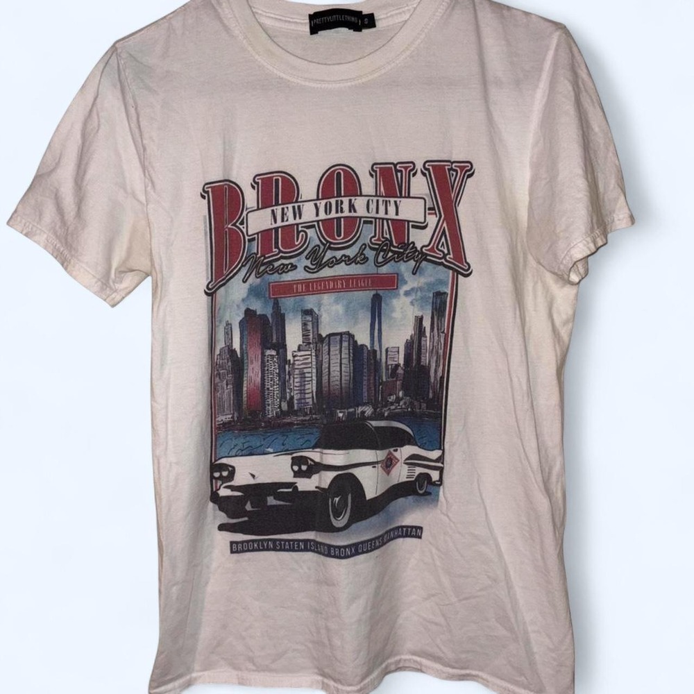 PrettyLittleThing white graphic tee with New York City design. Size: S